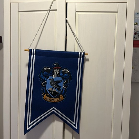 The Wizarding World of Harry Potter Ravenclaw House Banner - Picture 2 of 6